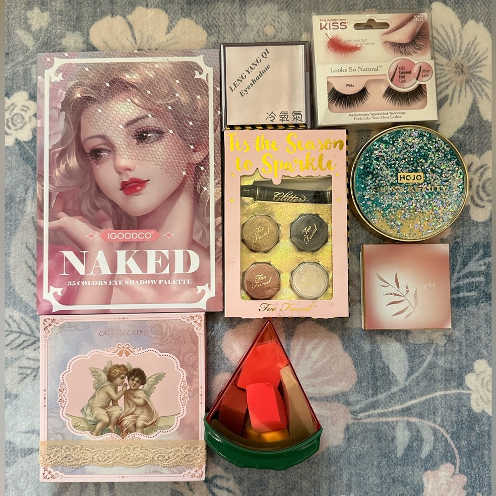 New Eyeshadow Palettes, unused lashes, New Sponges in Watermelon case, glitter